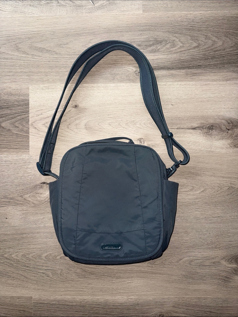 Pacsafe Blue Compact Anti-Theft Messenger Crossbody EUC Metrosafe 200 GII